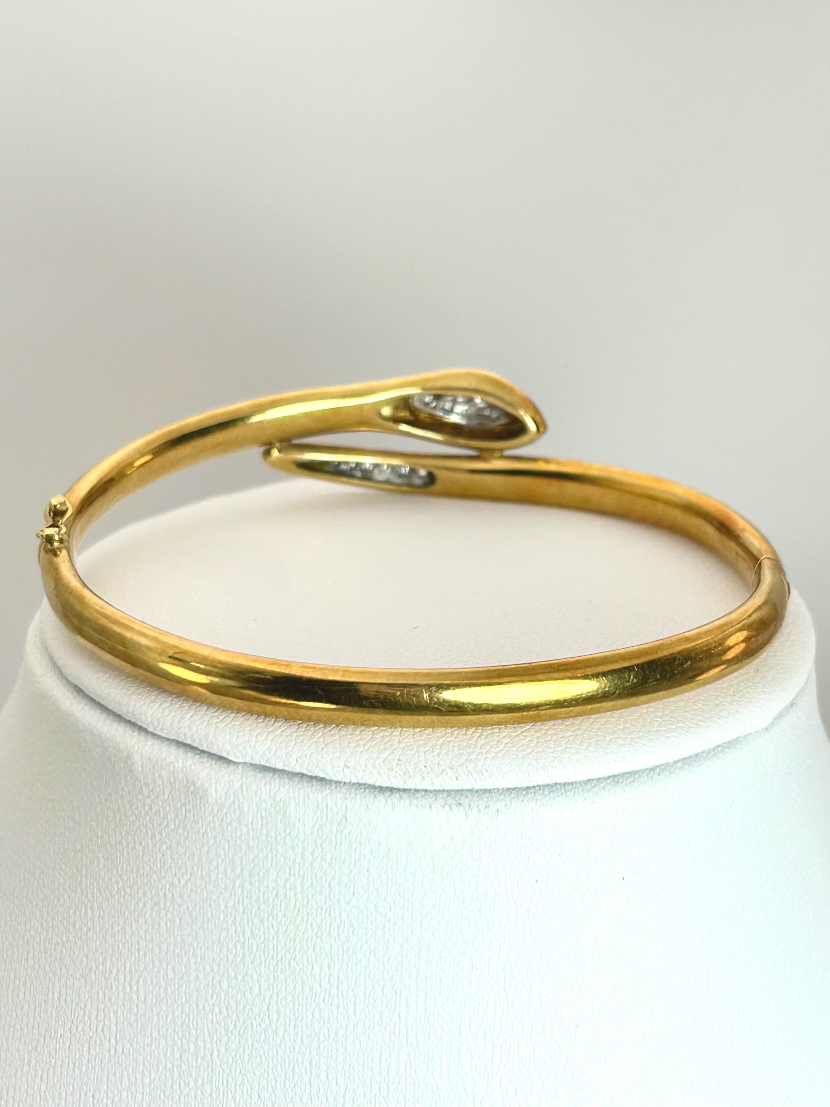 Parure Collana, bracciale ed anello Motivo Serpente oro giallo 18k e diamanti naturali Art Deco.