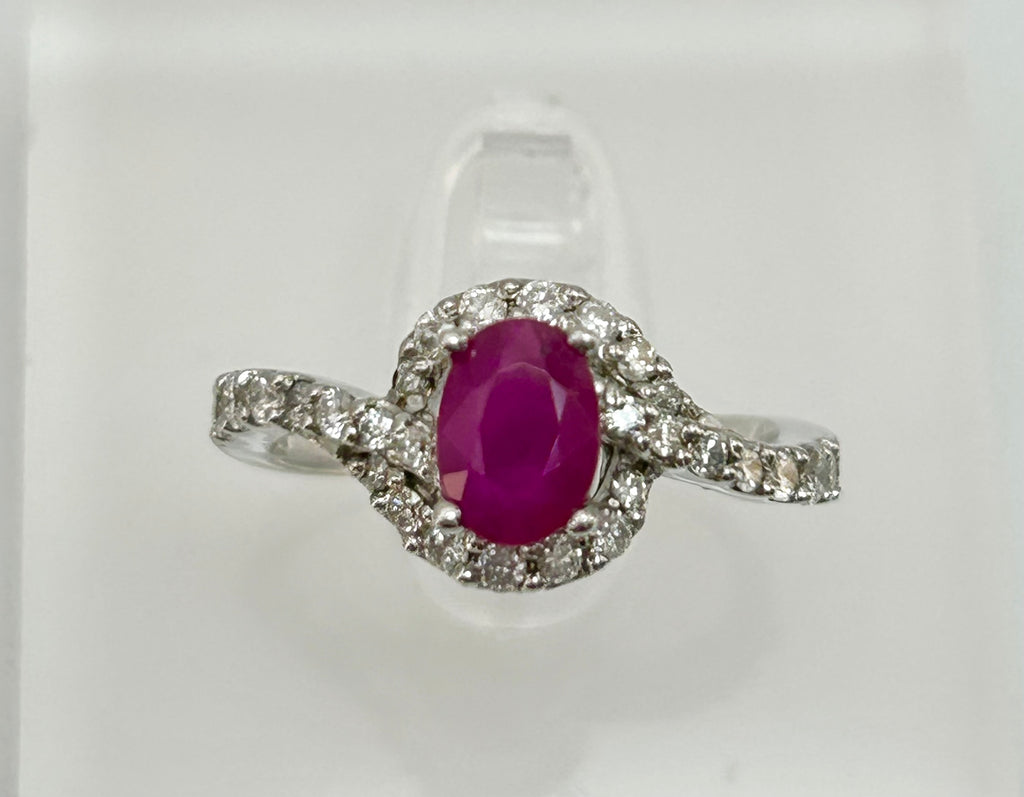 Anello Rubino Burma Mong Hsu e diamanti naturali.