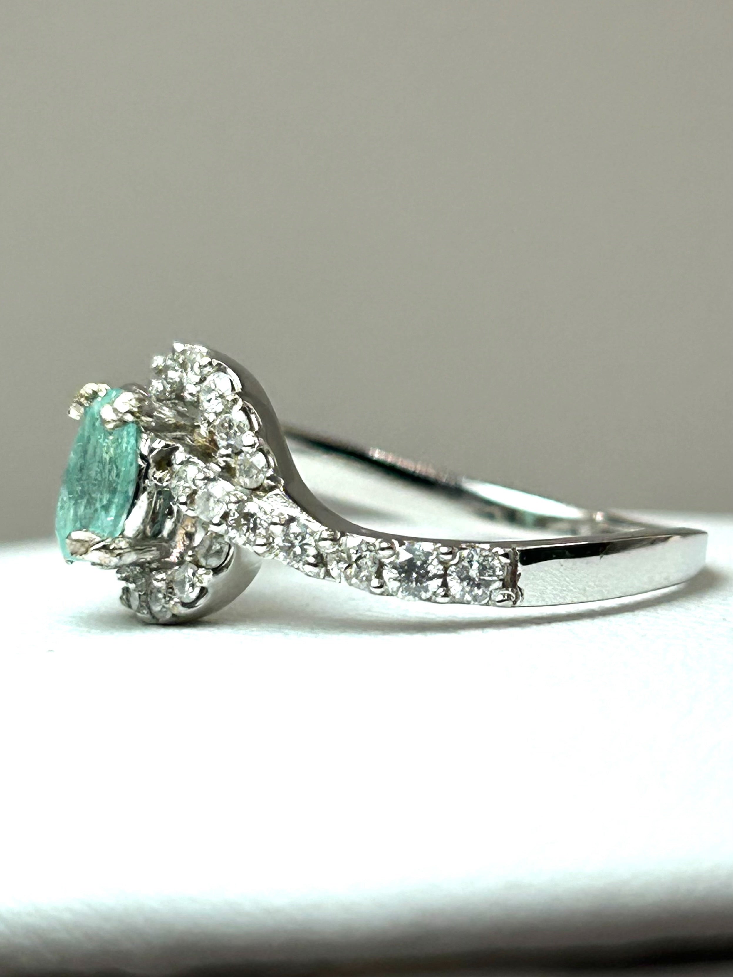 Anello Tourmaline Paraiba neon blue, diamanti naturali oro bianco 18k Certificati Italiani