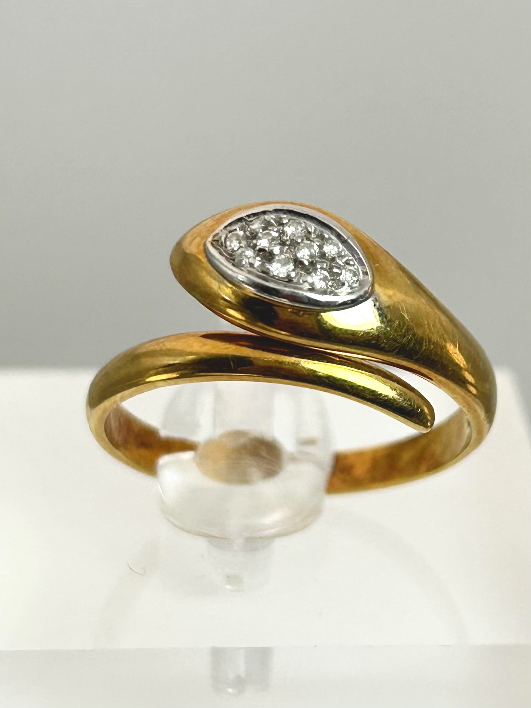 Parure Collana, bracciale ed anello Motivo Serpente oro giallo 18k e diamanti naturali Art Deco.