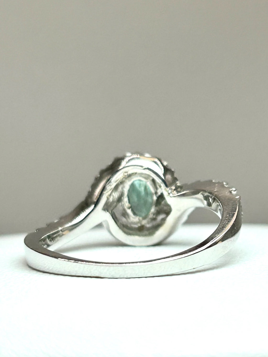 Anello Tourmaline Paraiba neon blue, diamanti naturali oro bianco 18k Certificati Italiani