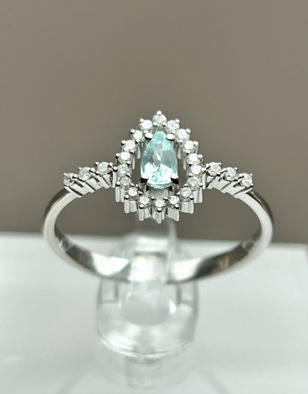 Anello Tourmaline Paraiba blue, oro bianco 18k e diamanti naturali certificati italiani