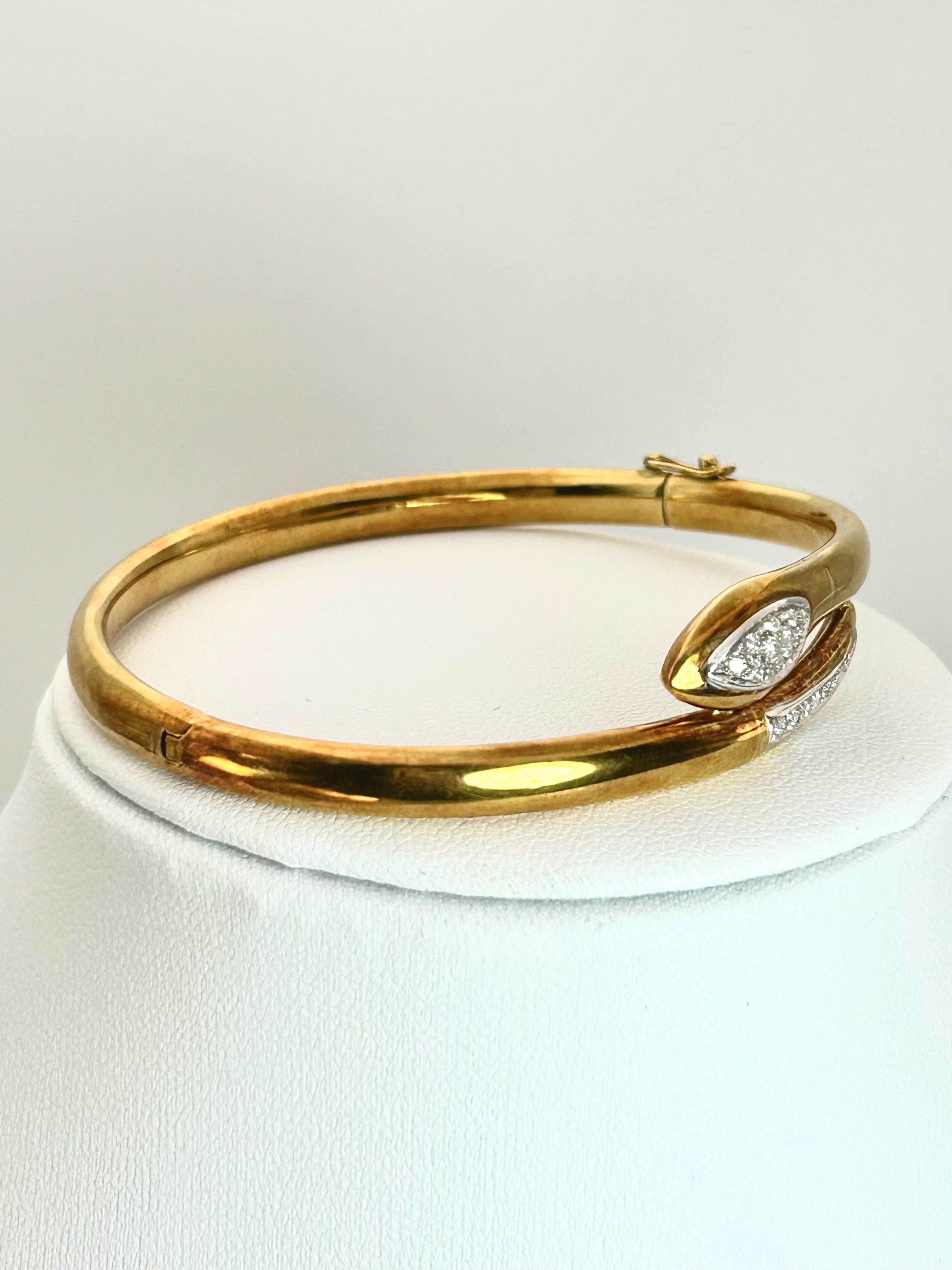 Parure Collana, bracciale ed anello Motivo Serpente oro giallo 18k e diamanti naturali Art Deco.