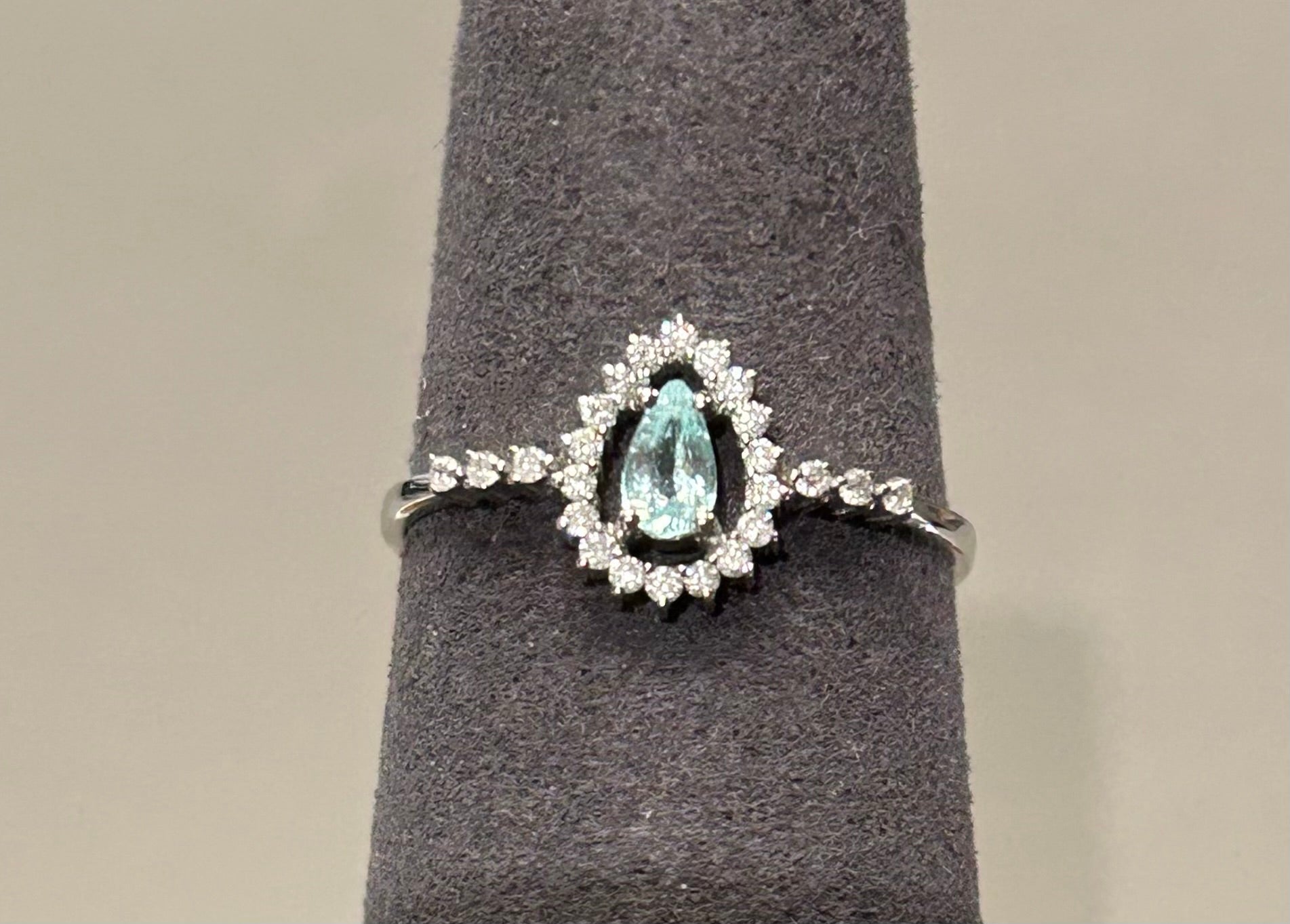 Anello Tourmaline Paraiba blue, oro bianco 18k e diamanti naturali certificati italiani
