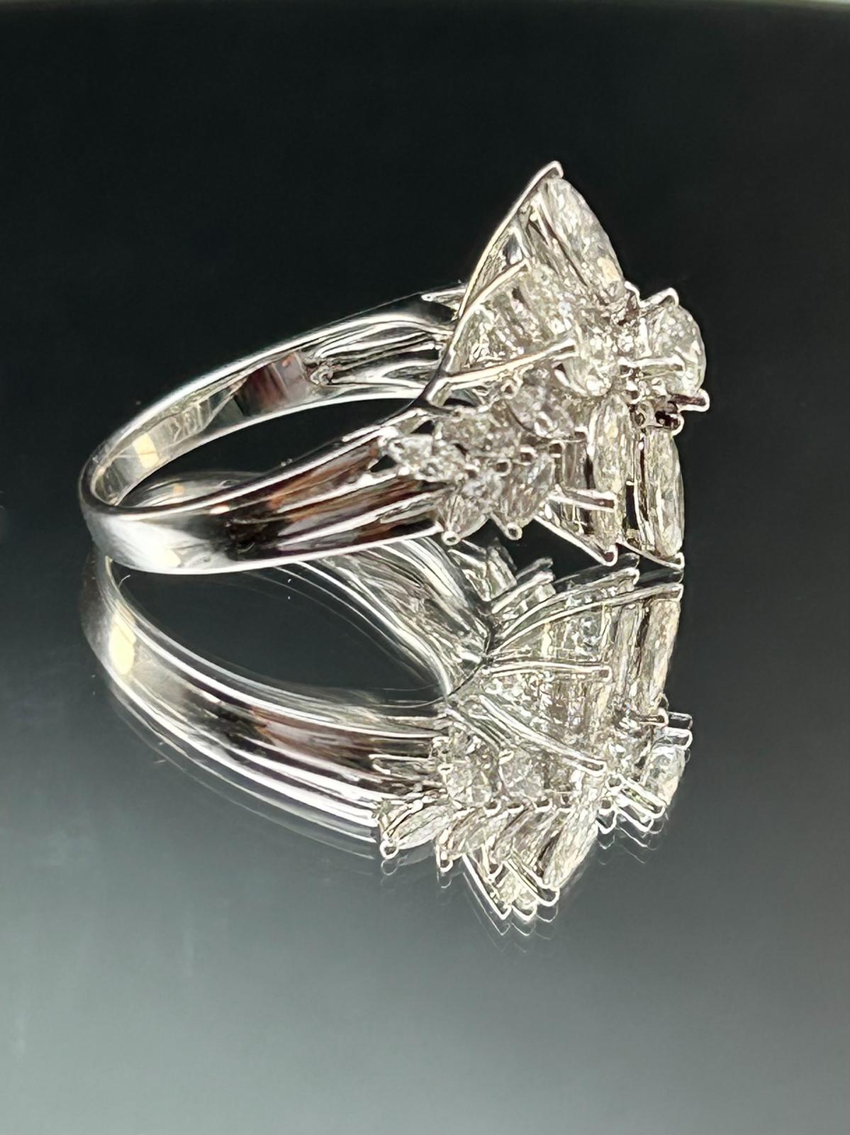 Anello La Regina Diamanti Naturali GIA in oro bianco 18k