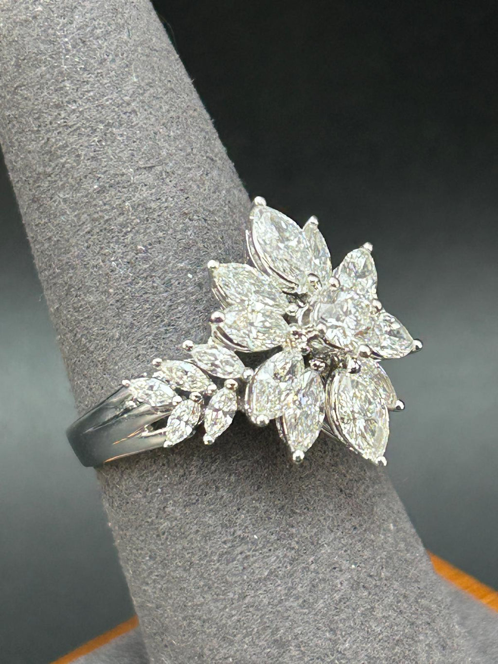 Anello La Regina Diamanti Naturali GIA in oro bianco 18k
