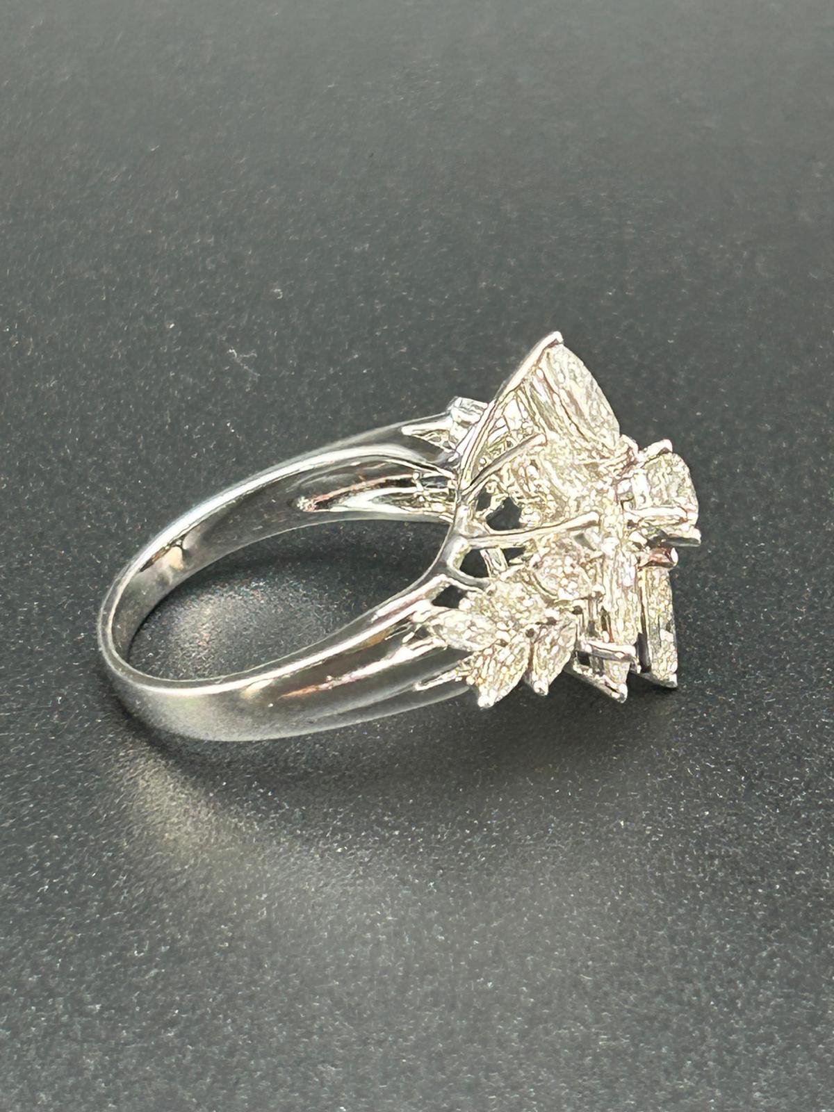 Anello La Regina Diamanti Naturali GIA in oro bianco 18k