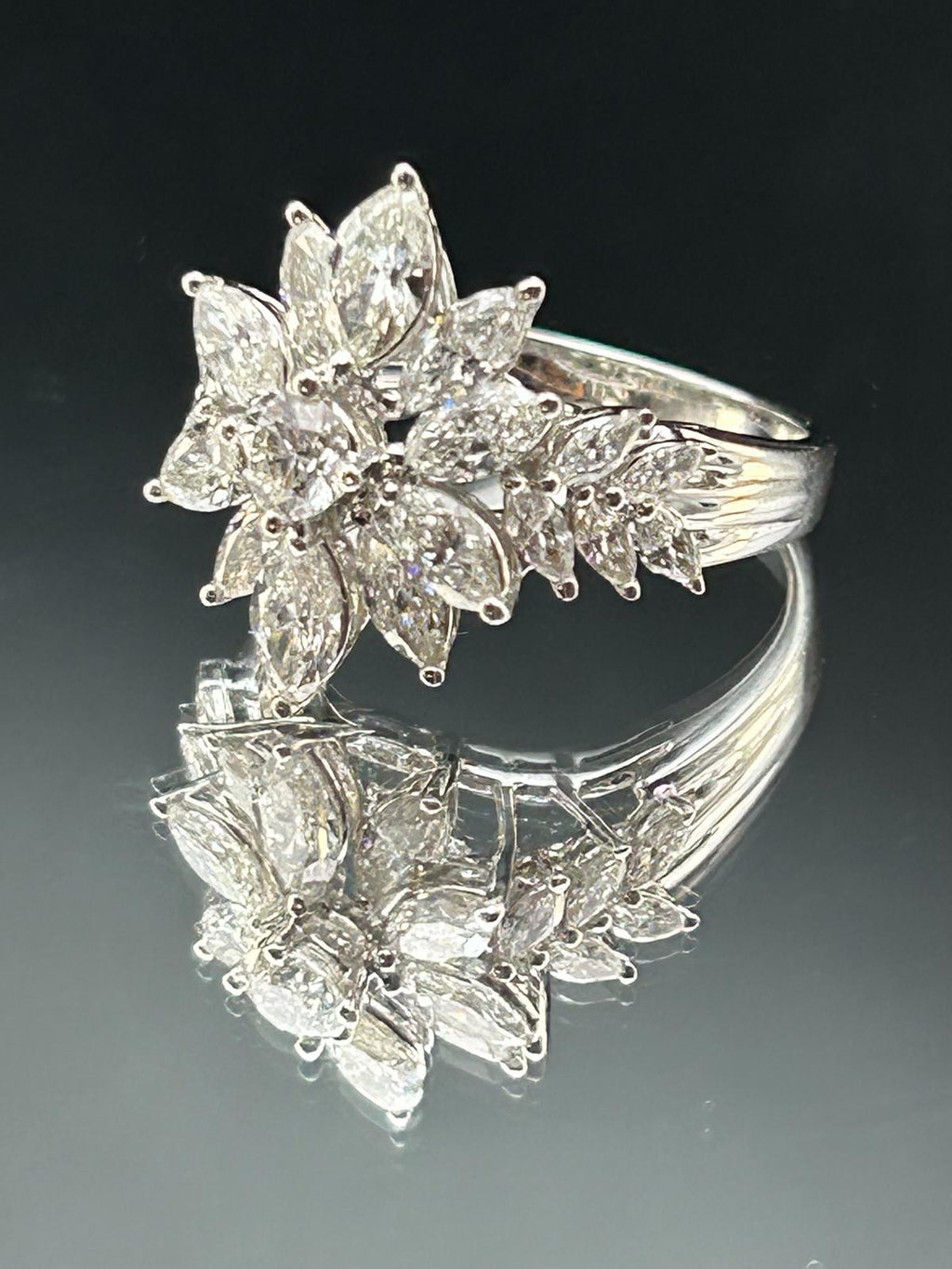 Anello La Regina Diamanti Naturali GIA in oro bianco 18k