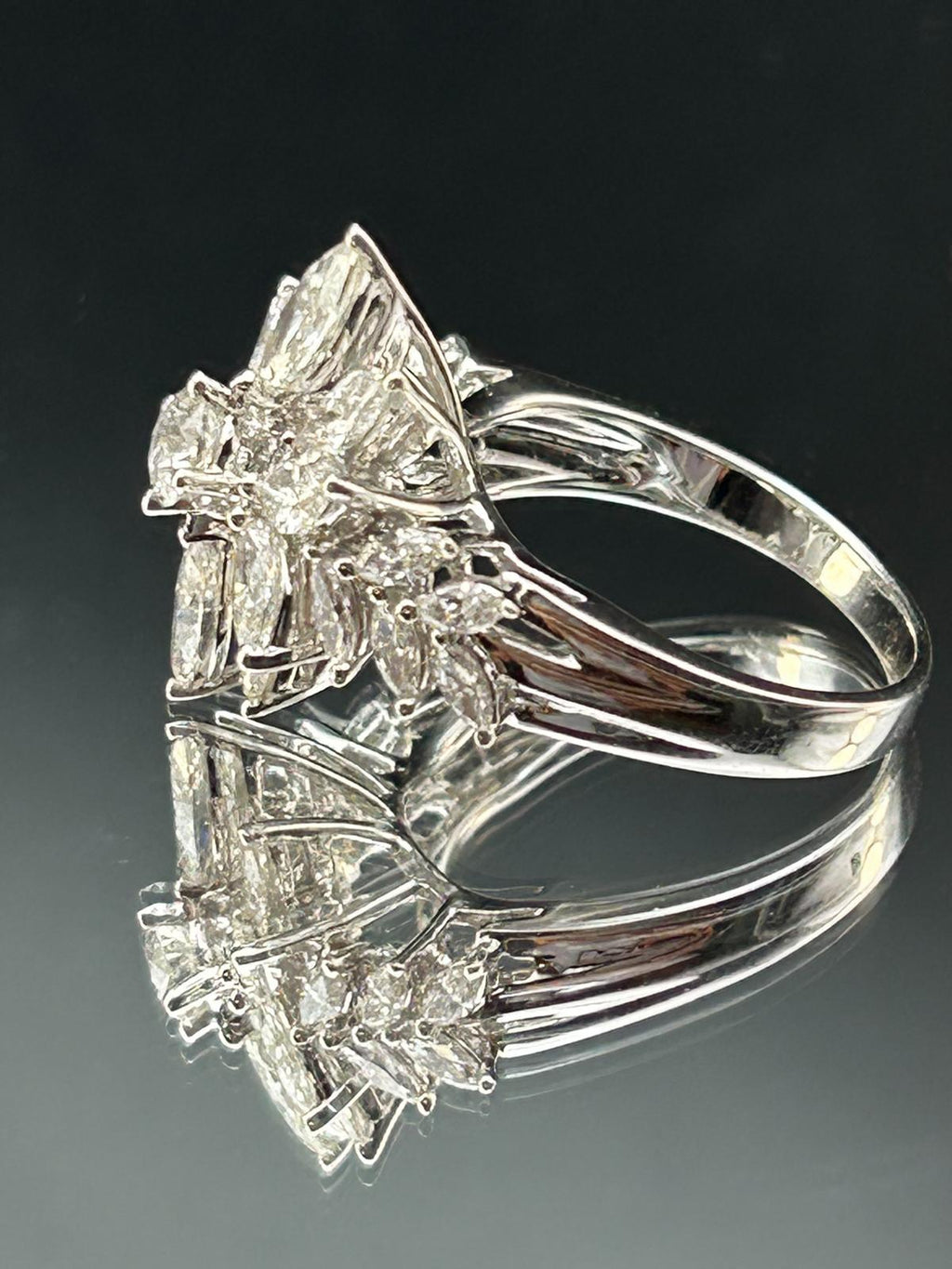 Anello La Regina Diamanti Naturali GIA in oro bianco 18k