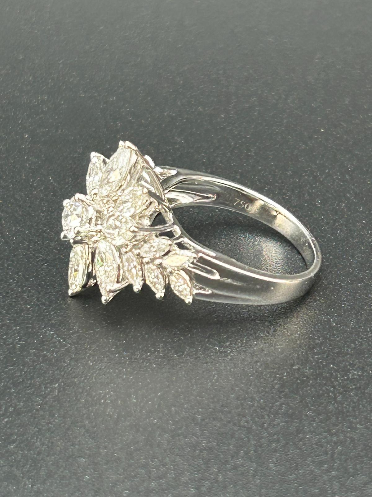 Anello La Regina Diamanti Naturali GIA in oro bianco 18k