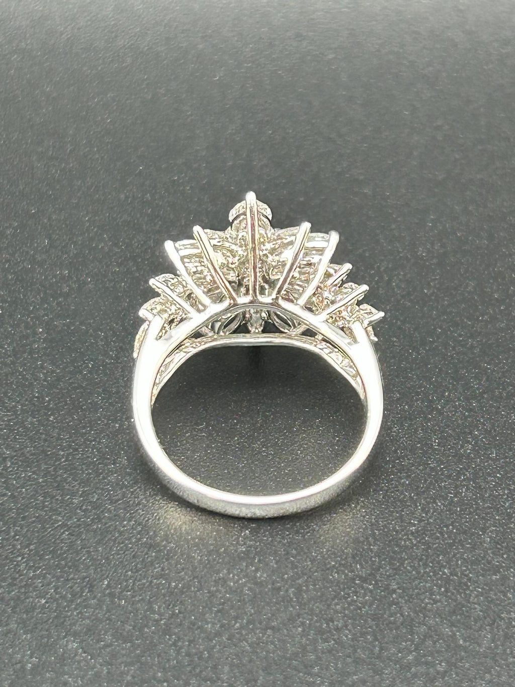 Anello La Regina Diamanti Naturali GIA in oro bianco 18k